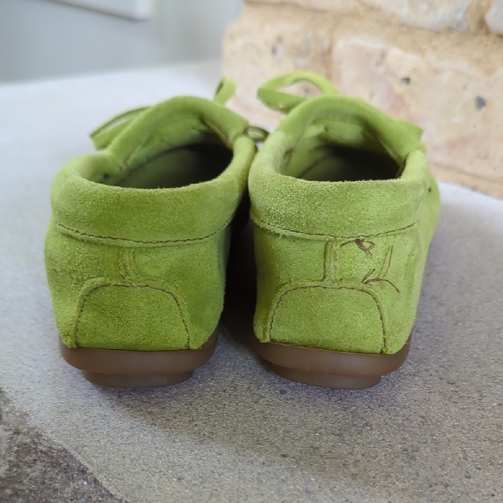 MINNETONKA I NWOT Lime Green Suede Leather Kilty Hardsole Moccasins Shoes, 5 - Picture 5 of 11